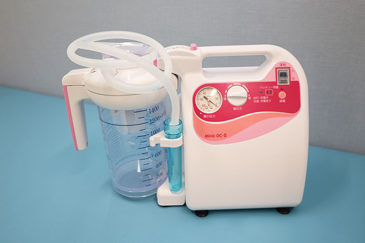 吸引器鼻水や痰を吸引します。